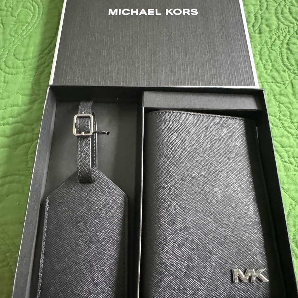 Michael Kors Black Gift Set